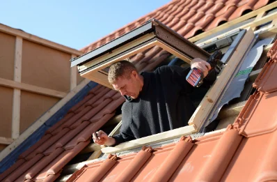 Pose de fenêtres de toit Velux à Villechenève